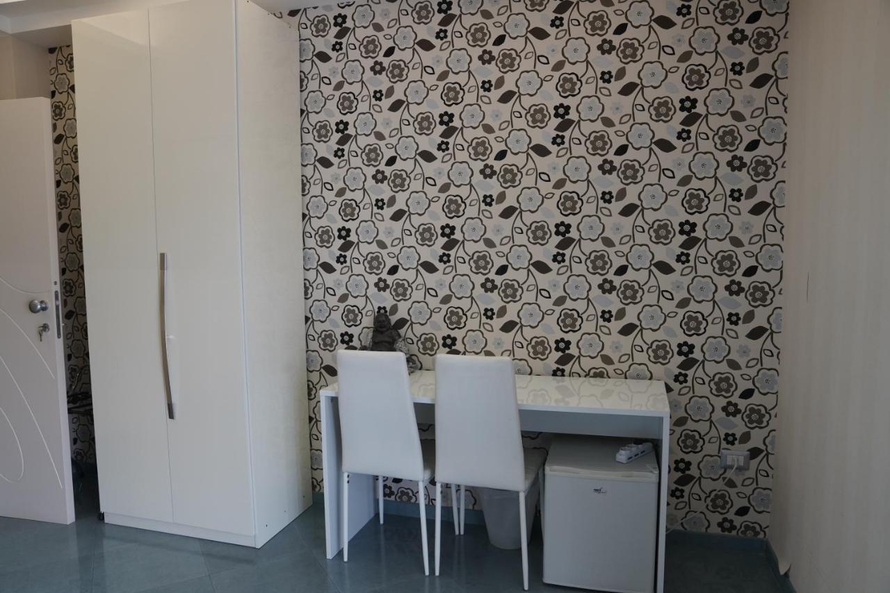 Guest House Emily Suites Сорренто Экстерьер фото