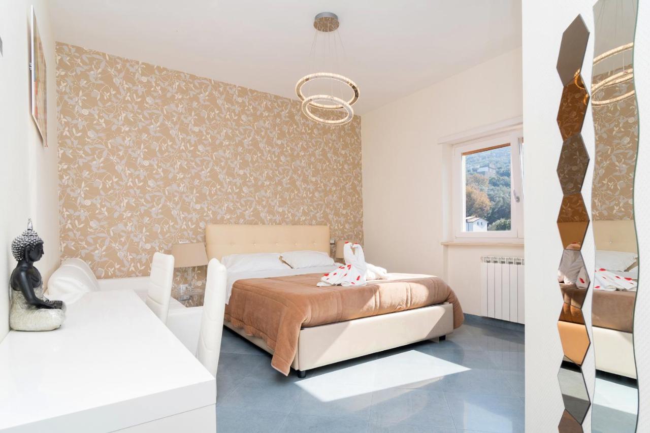 Guest House Emily Suites Сорренто Экстерьер фото